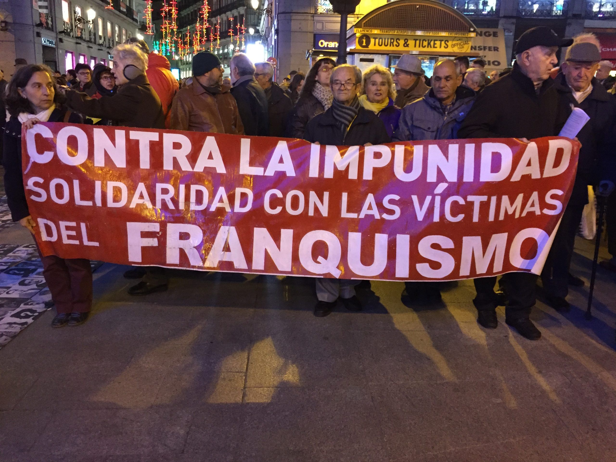 5 décembre, la ronda hebdomadaire réclame une justice pour les fusillés et disparus de Madrid sous le franquisme