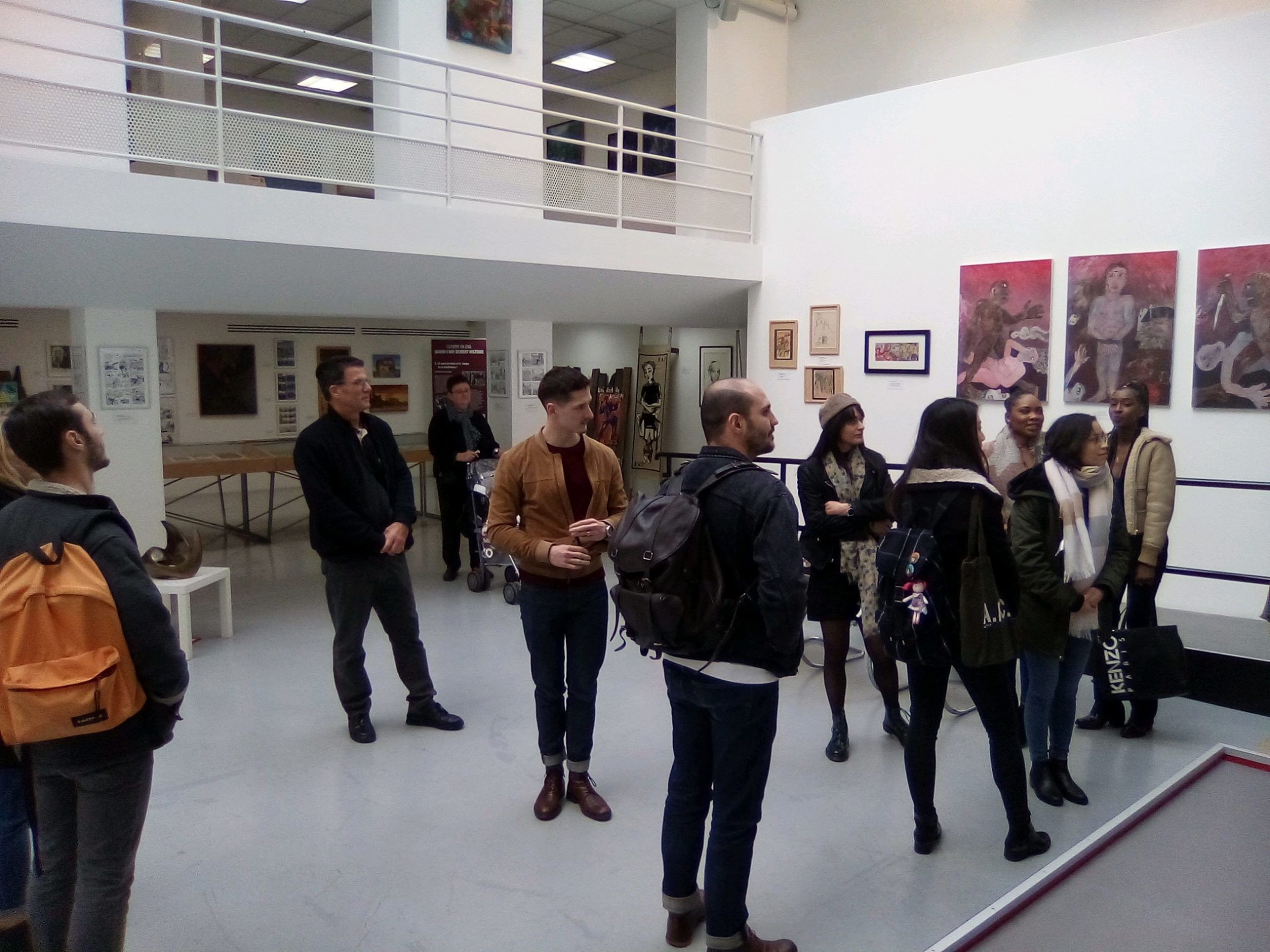 Des étudiants de la Sorbonne en visite à notre expo au Cervantès Paris